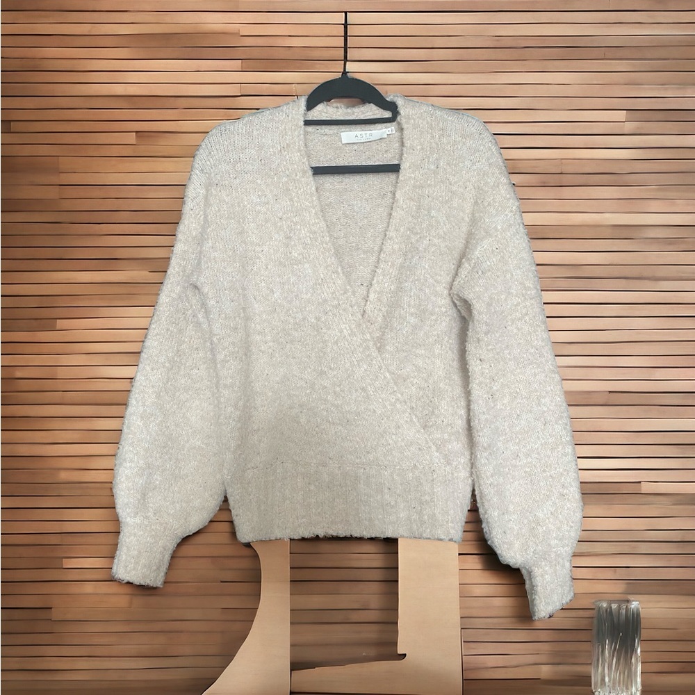 ASTR The Label Anthropologie textured knit sweater. Faux wrap. Size M.